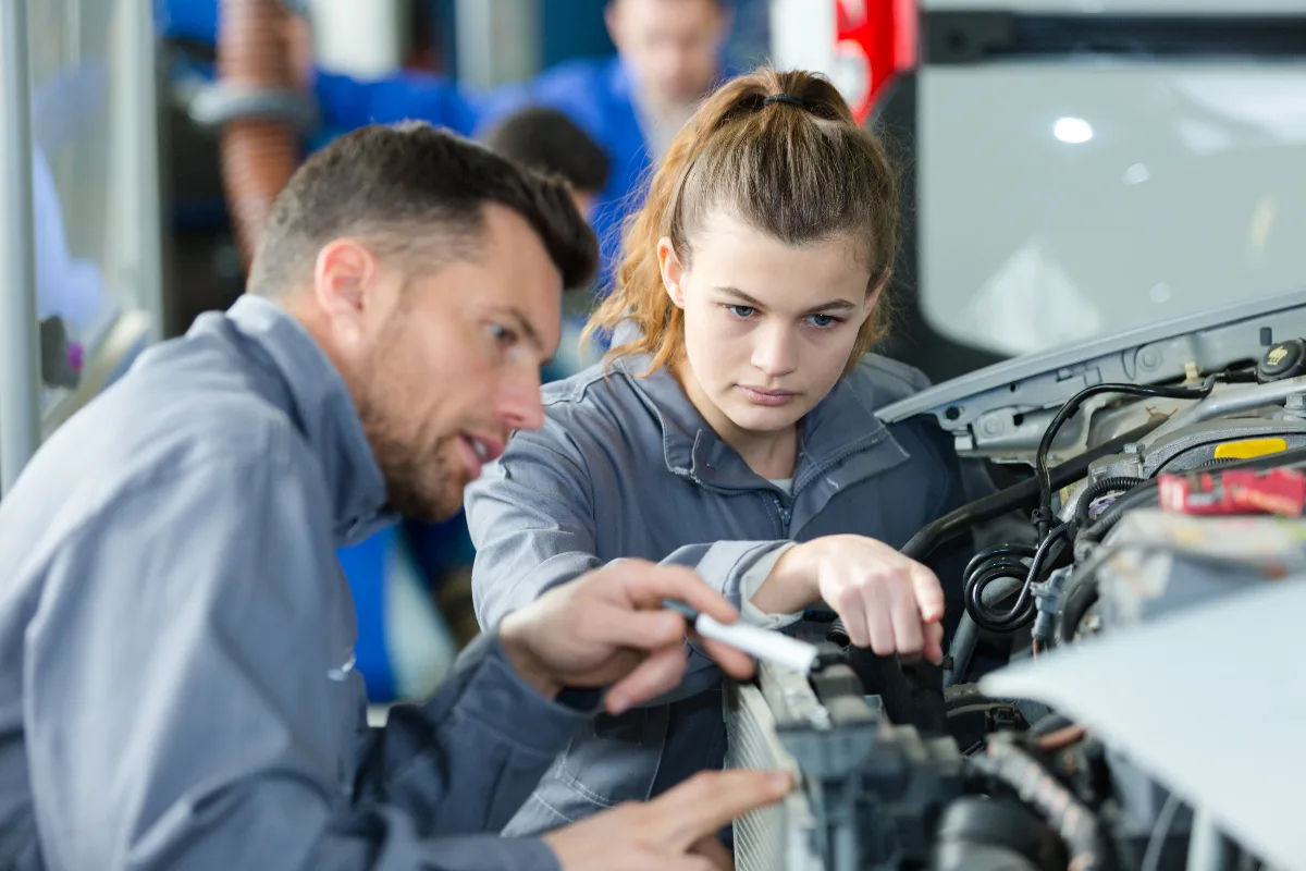 Ausbildung zum Kfz-Mechatroniker (m/w/d)
