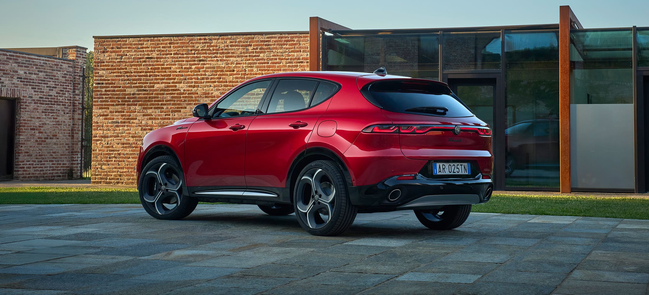 zu sehen ist das Heck des Alfa Romeo Tonale